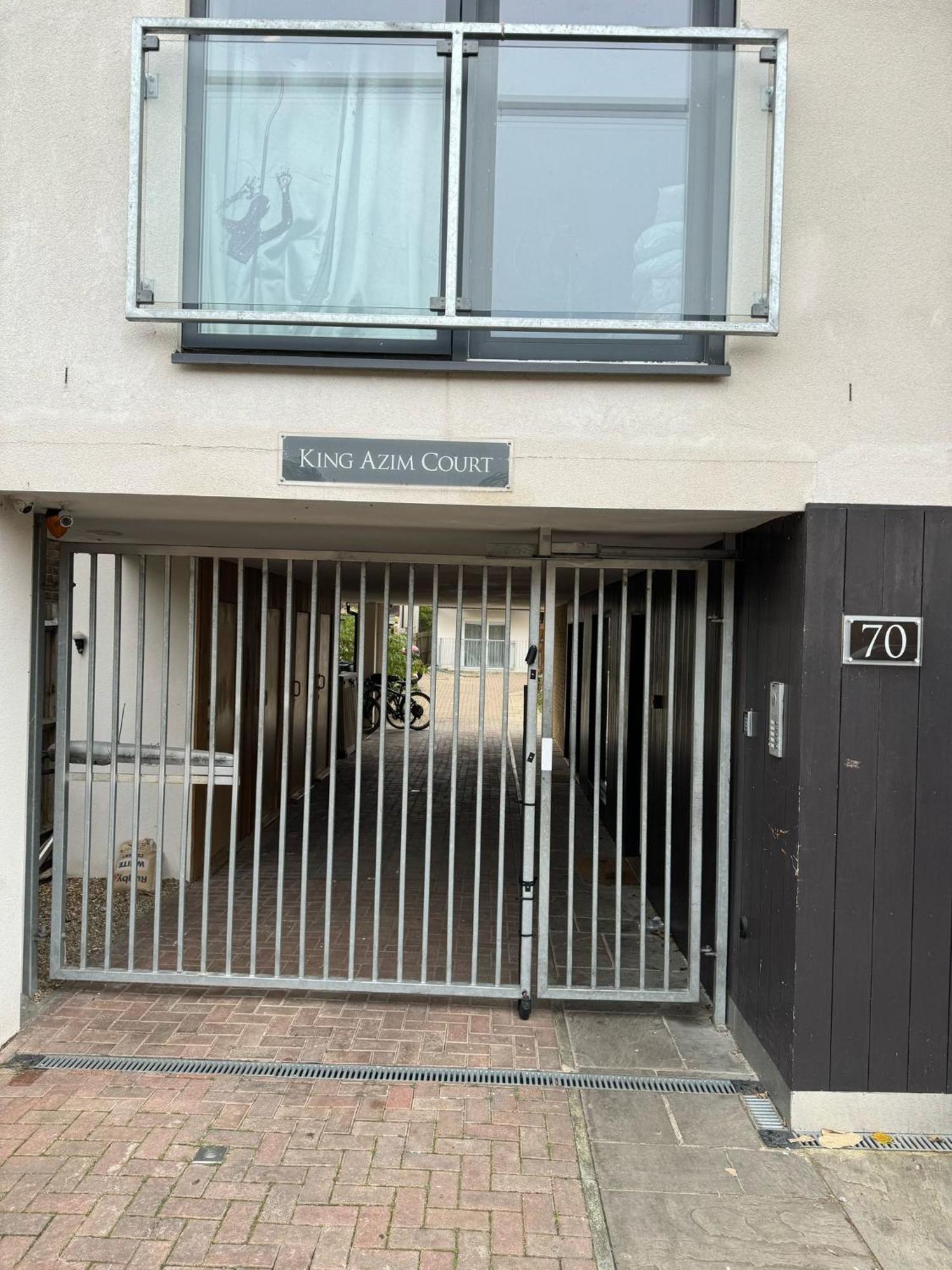 King Azim Court Daire Londra Dış mekan fotoğraf